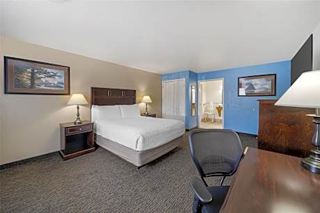 Queen Room with Mobility Accessible Walk-In Shower