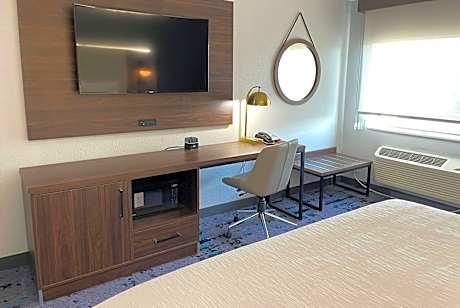 1 Double Bed Mobility/Hearing Impaired Accessible Room Non-Smoking