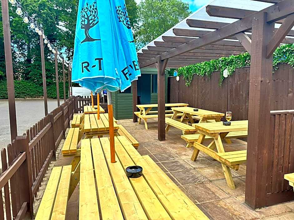 The Prince Albert Pub & Hotel with onsite FREE PARKING 2 minutes from Legoland