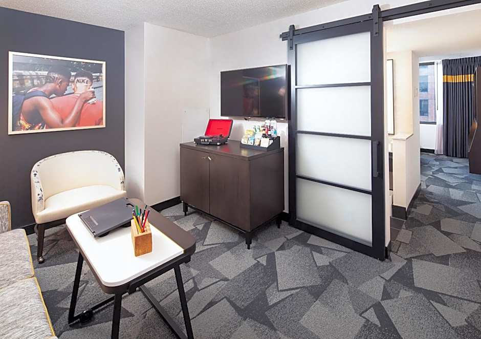 Saint Kate - The Arts Hotel