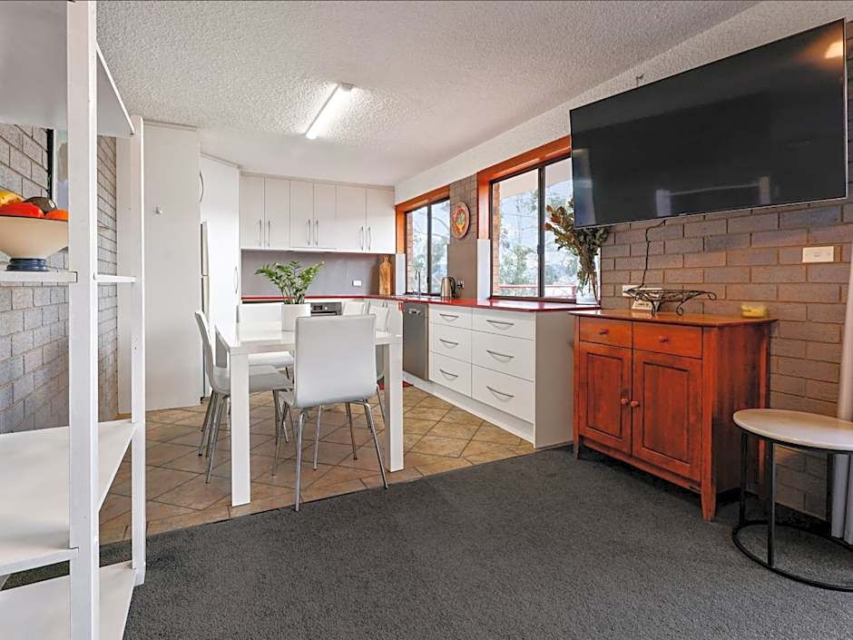 Pontis Lodge Waterfront Apartment