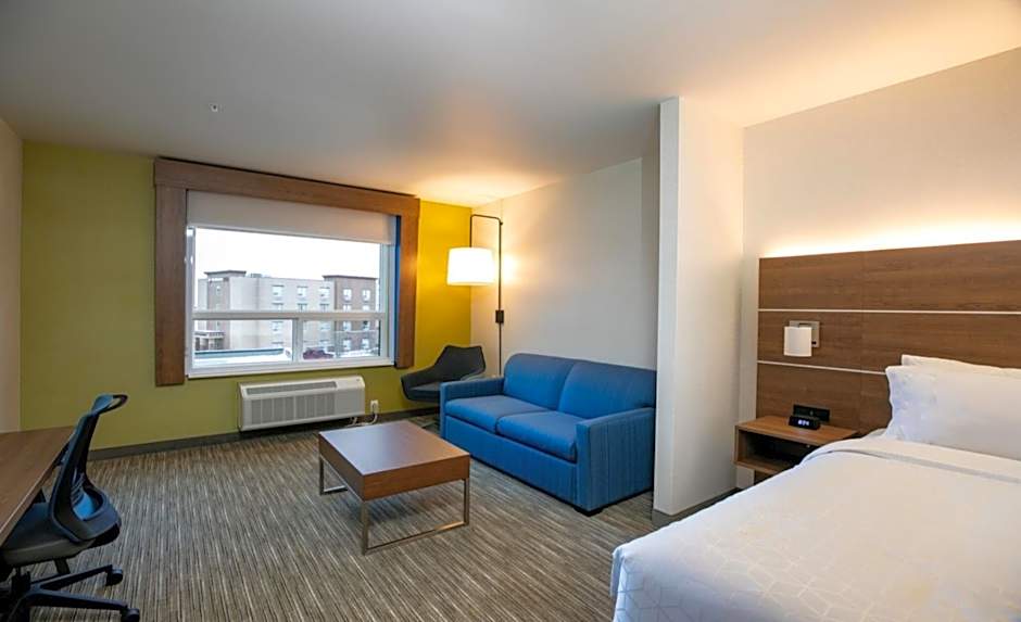 Photo 1 of 6 of 1 King Bed with Sofabed Suite