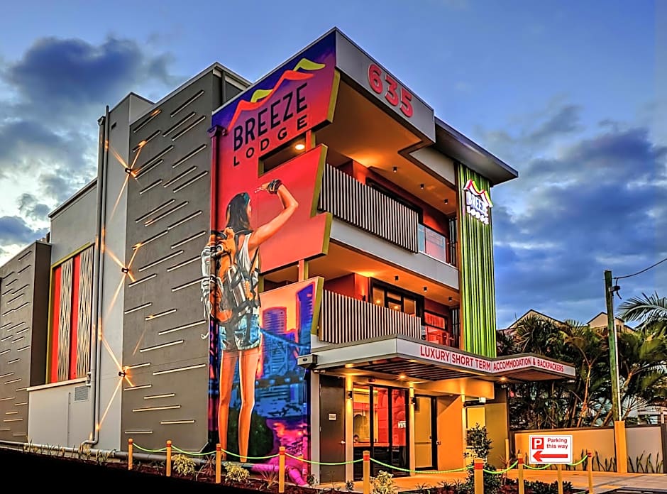 Photo 1 of 18 of Breeze Lodge