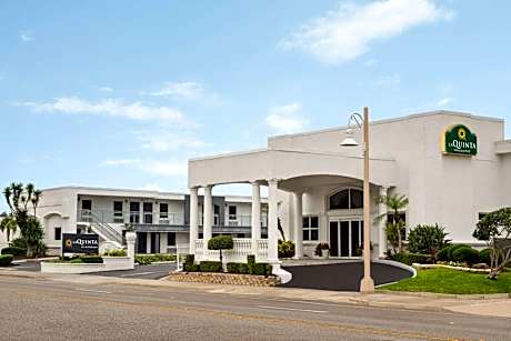 La Quinta Inn & Suites by Wyndham Oceanfront Daytona Beach