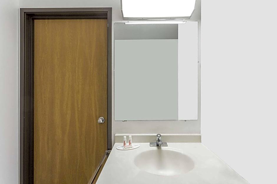 Super 8 by Wyndham Logan