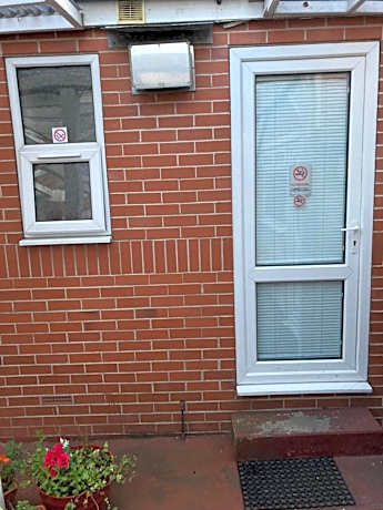 Harman Suites Self-Catering Apartments Free WIFI & Parking