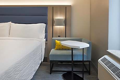 Standard King Room with Courtyard View