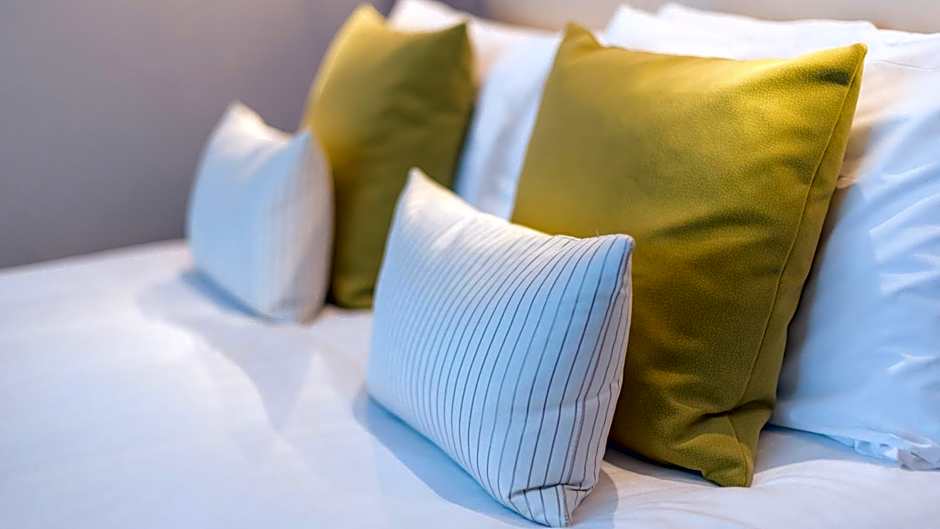 The Royal & Fortescue Hotel