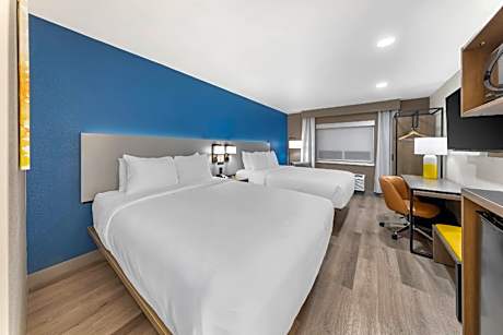 Quadruple Room with Two Queen Beds - Non Smoking/Interior Hall