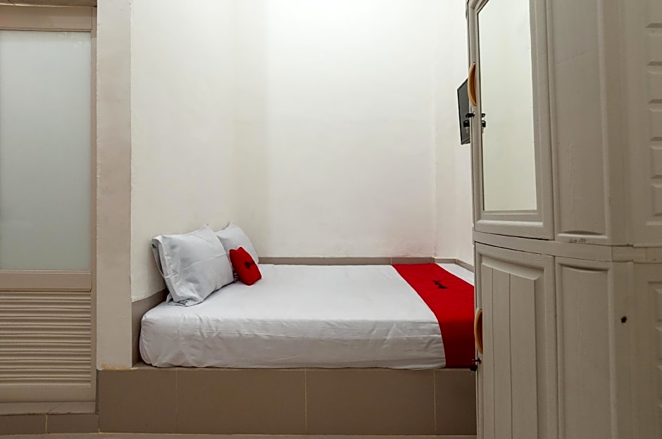 RedDoorz near UISU teladan Medan