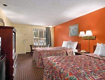 Knights Inn - Tucker