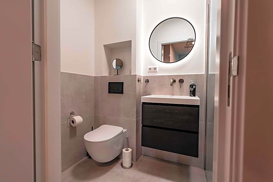 Limehome The Hague Keizerstraat