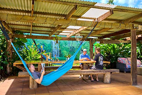 On The Wallaby Eco Lodge
