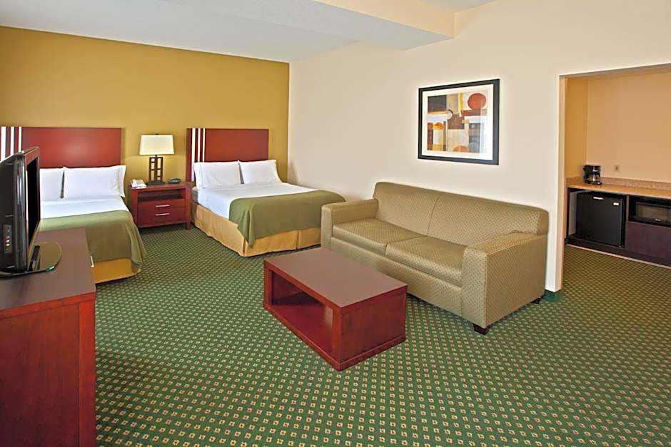 Holiday Inn Express & Suites Indianapolis - East by IHG
