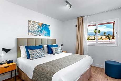 Superior One-Bedroom Apartment