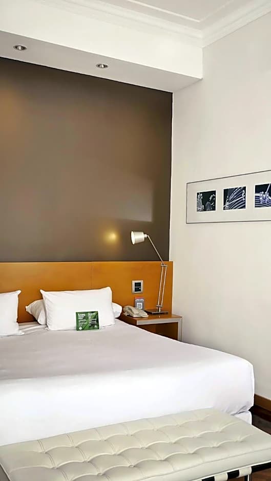 725 Continental Hotel