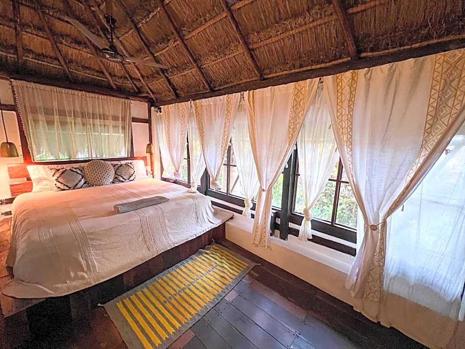 Villa Santuario Lake front Oasis