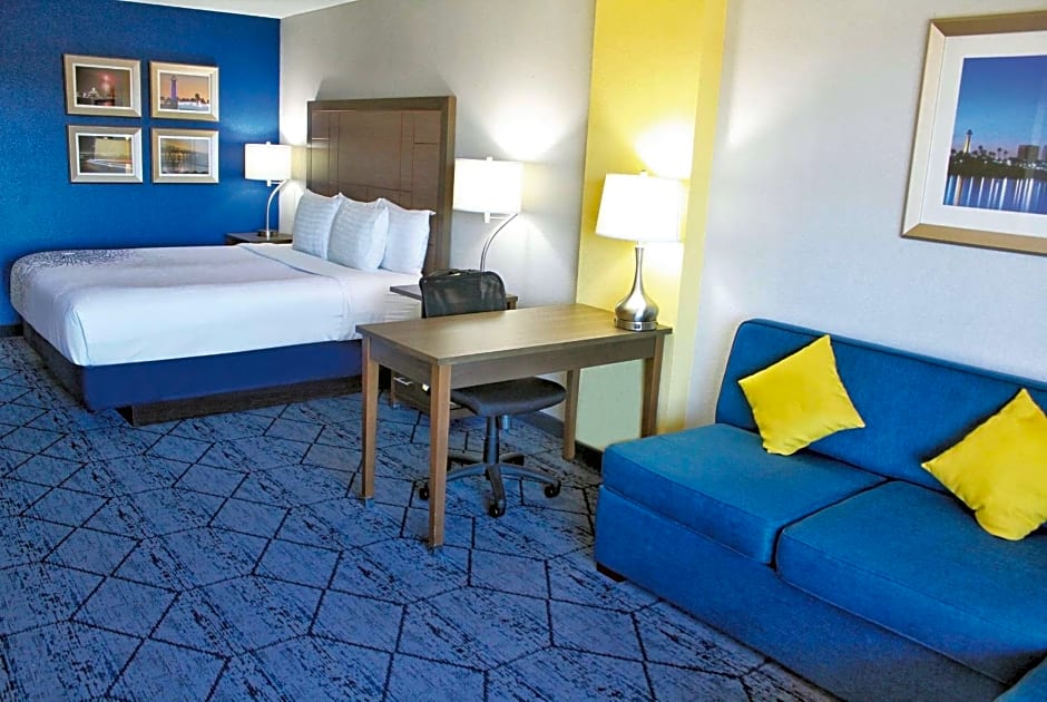 La Quinta Inn & Suites by Wyndham NE Long Beach/Cypress