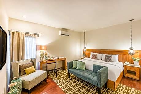 Deluxe King Suite