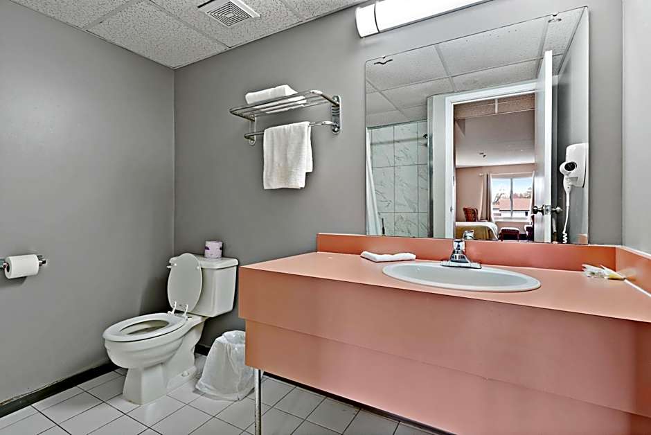 Niagara Lodge & Suites