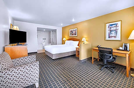 Queen Suite with Jetted Tub