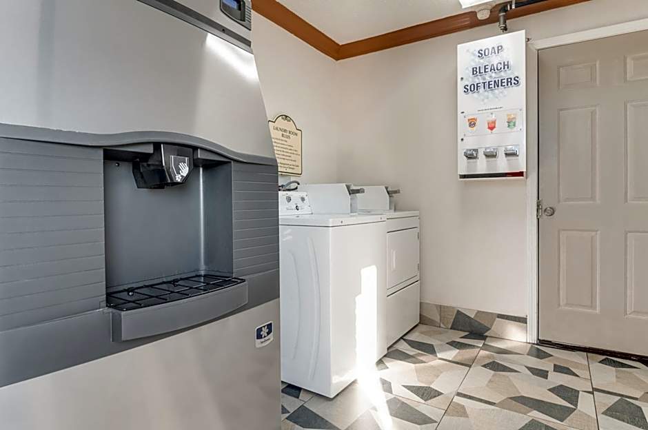 American Inn & Suites Metro Airport