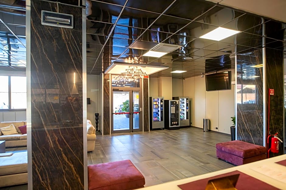 Tiby Hotel