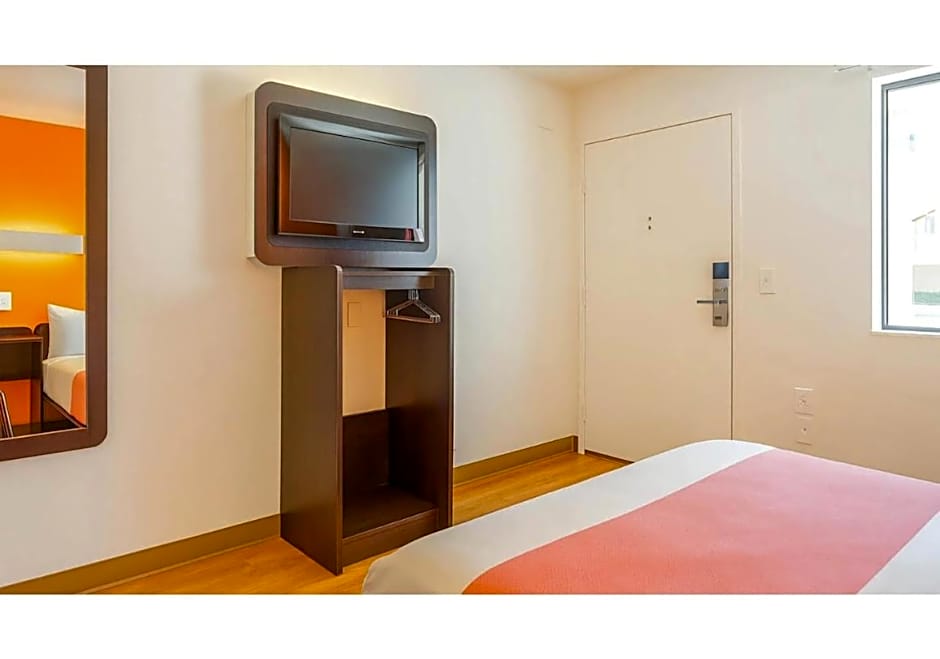 Motel 6-Carlsbad, CA Beach