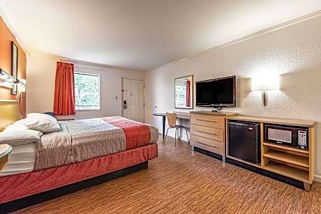 1 King Bed | Non-Smoking, Hot Tub