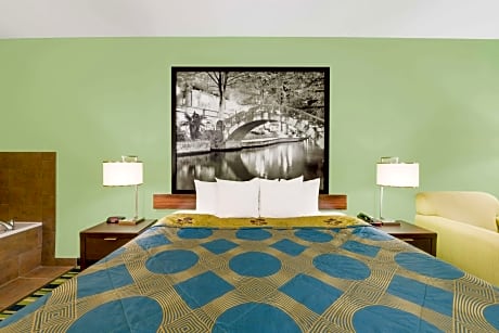 1 King Bed Studio Suite Non-Smoking