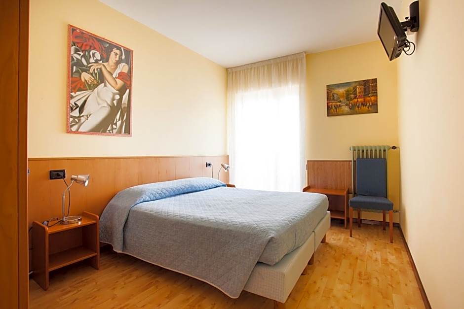 Photo 1 of 10 of 1 Double Bed or 2 Beds