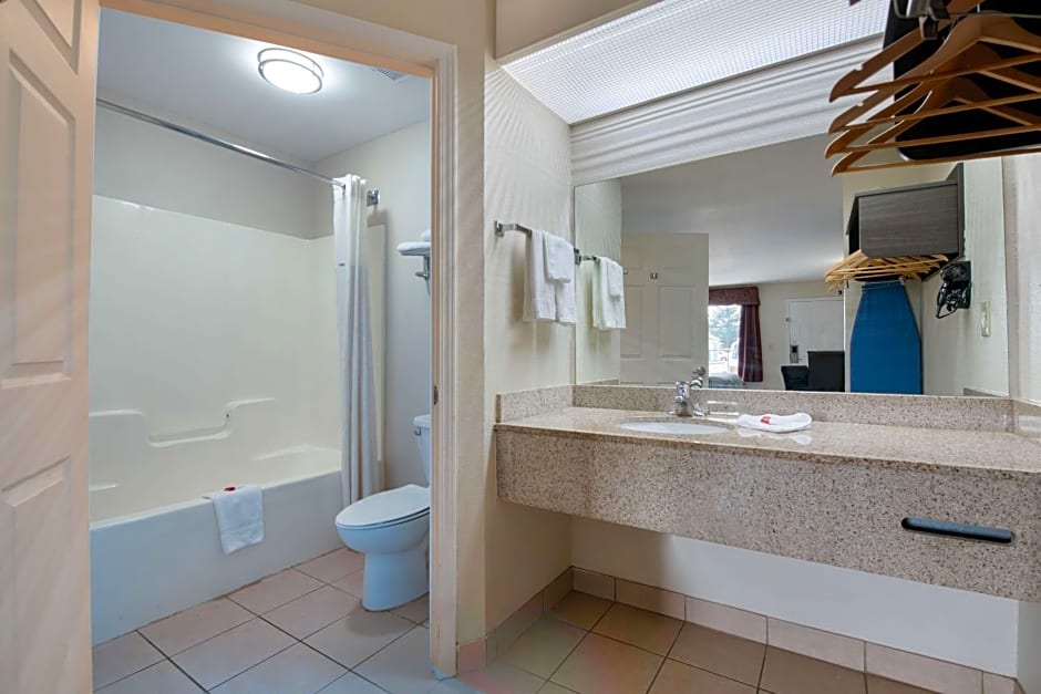 Motel 6 Macon, GA I 475