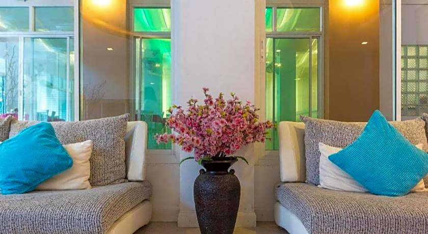 Nana Chat Bangsaen Hotel