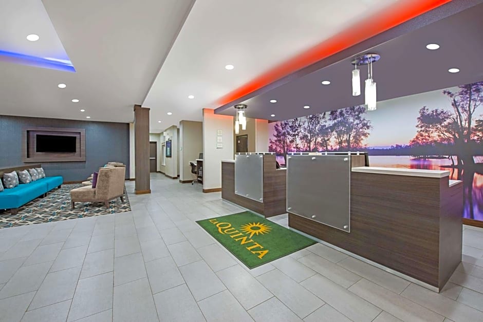 La Quinta Inn & Suites by Wyndham Lake Charles-Westlake