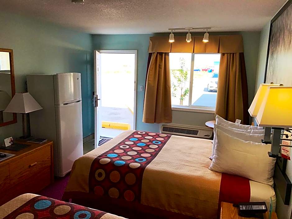 Super 8 by Wyndham Kindersley