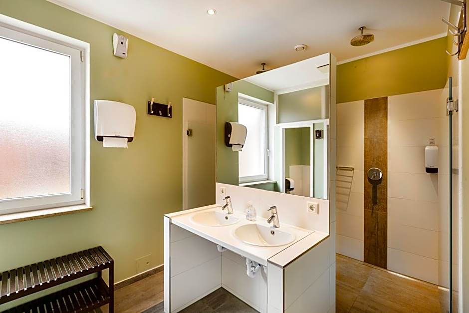 Five Reasons Hostel & Hotel