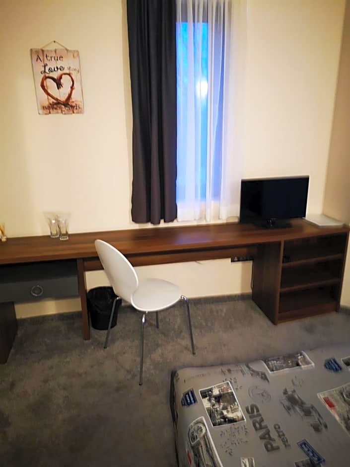 Family Hotel Novel City