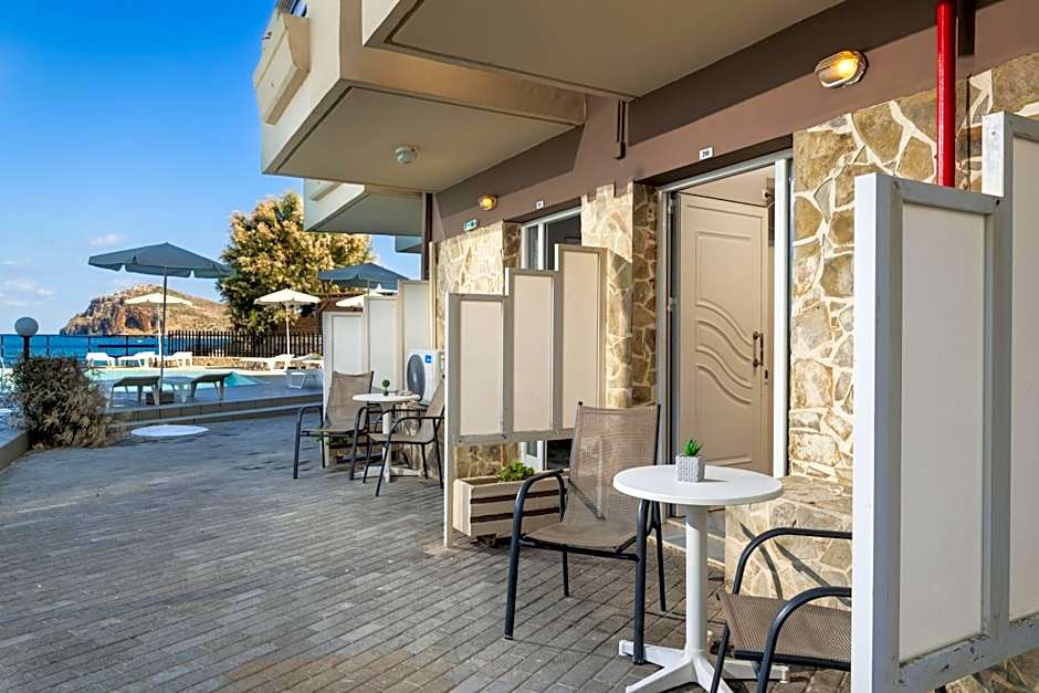 Hotel Haris on the beach