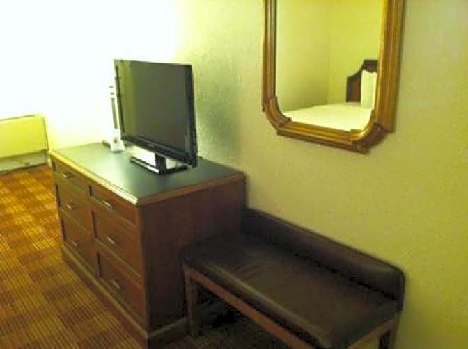 Waterford Inn
