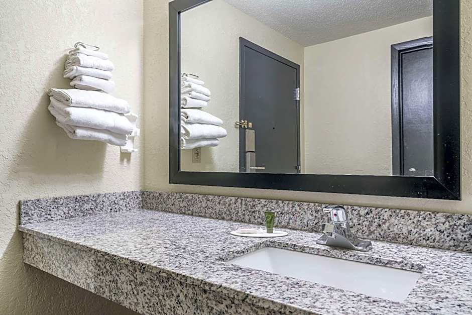 Super 8 by Wyndham Rice Lake