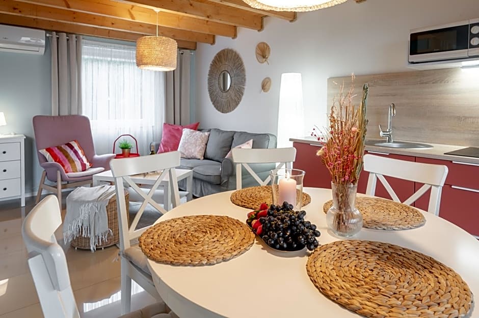 DOMKI LAURA sauna & gorąca balia