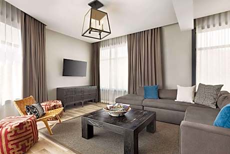 One Bedroom King Suite - Non-Smoking