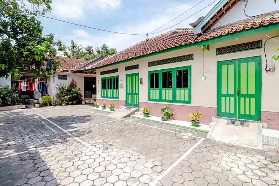 Bahagia Sederhana Homestay by ZUZU