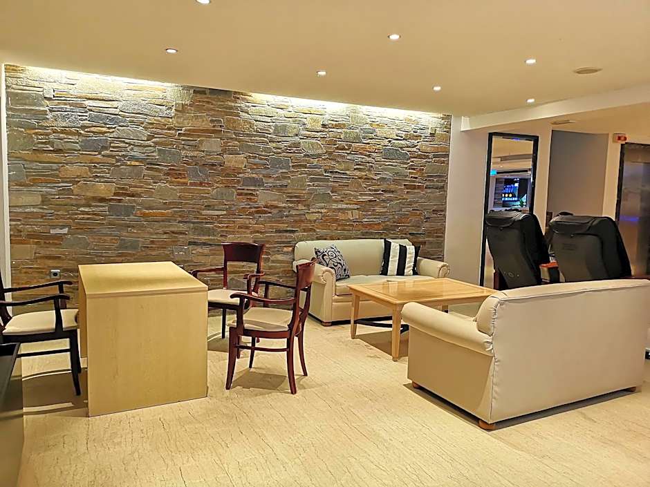 Elmi Suites Beach Hotel