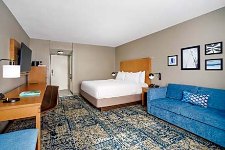 Traditional King Room with Sofa Bed