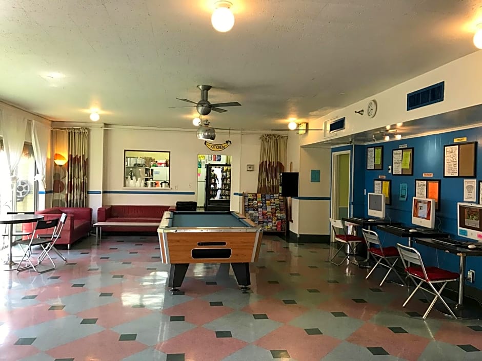 Banana Bungalow West Hollywood Hotel & Hostel