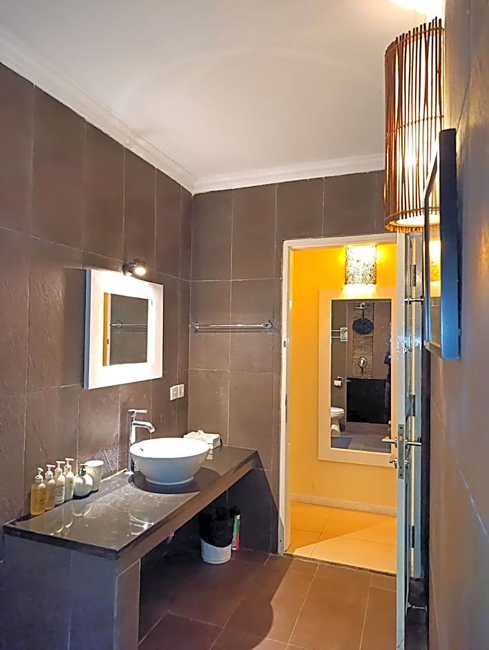 Scallywags Smugglers