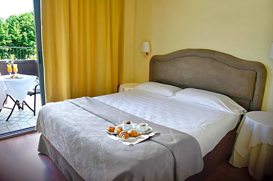 Admiral Hotel Villa Erme