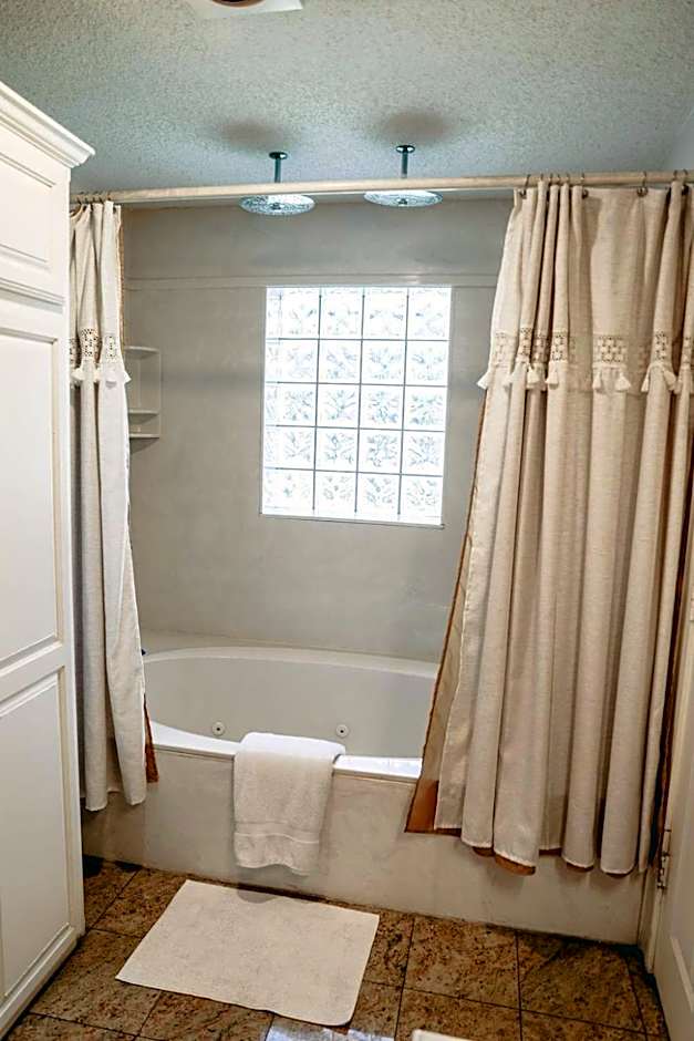 Woodrow House Bed & Breakfast