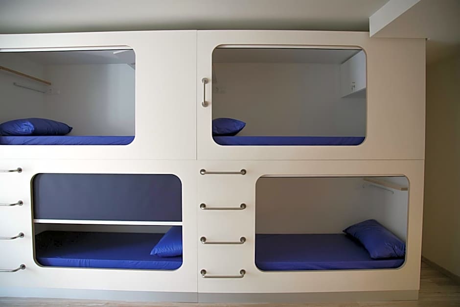 Bunk Bed in Mixed Dormitory Room — 5 fotoğraftan 1. fotoğraf